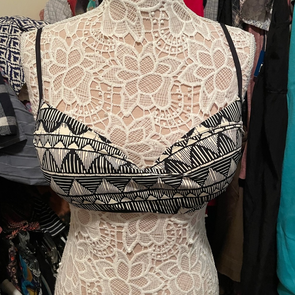 Skye Bikini Top Aztec Pattern Twist - Picture 7 of 8